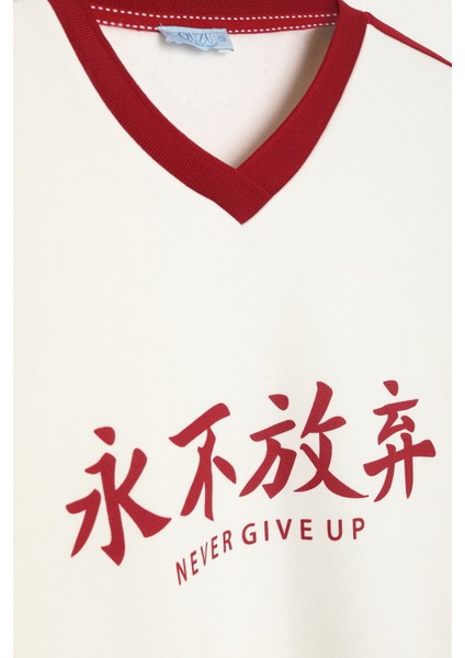 Şeritli Yazı Baskılı V Yaka Oversize Sweatshirt Ekru