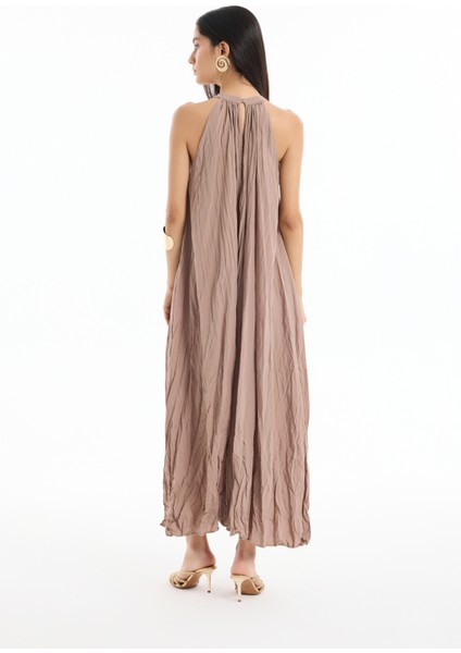 Kırışık Görünümlü Halter Yaka Uzun Elbise Açık Kahverengi