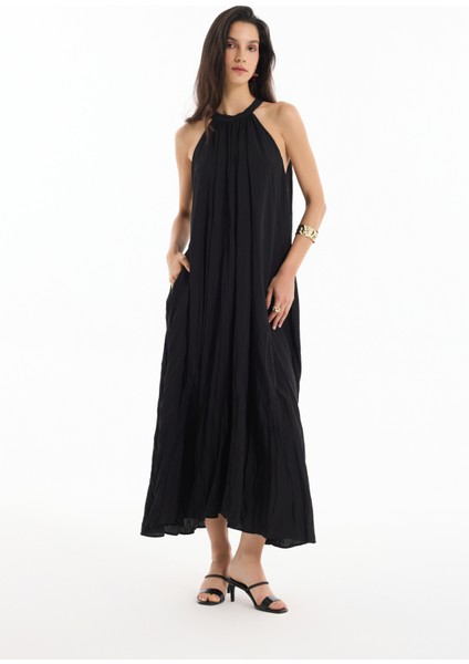 Kırışık Görünümlü Halter Yaka Uzun Elbise Siyah