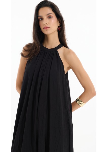 Kırışık Görünümlü Halter Yaka Uzun Elbise Siyah