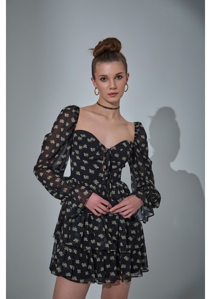 Kalp Yaka Desenli Tül Mini Elbise Siyah