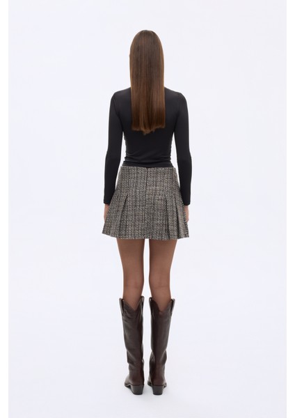 Pileli Düğme Aksesuarlı Tüvit Mini Etek Kahverengi