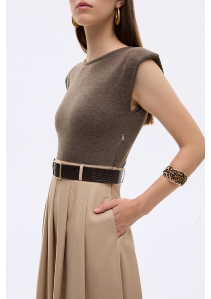 Kemerli Kontrast Kumaşlı Pileli Midi Elbise Kahverengi