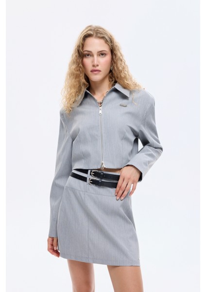 Çift Kemerli Metal Etiket Detaylı Mini Etek Gri