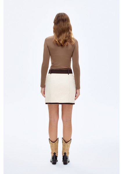 Kontrast Dikiş Detaylı Kemerli Mini Etek Bej