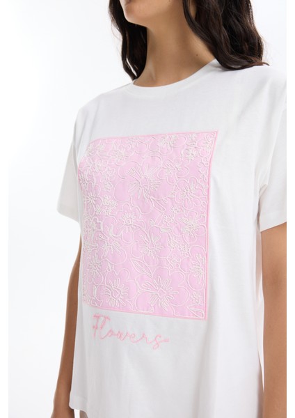 Blok Detaylı Çiçek Nakışlı Tişört Ekru