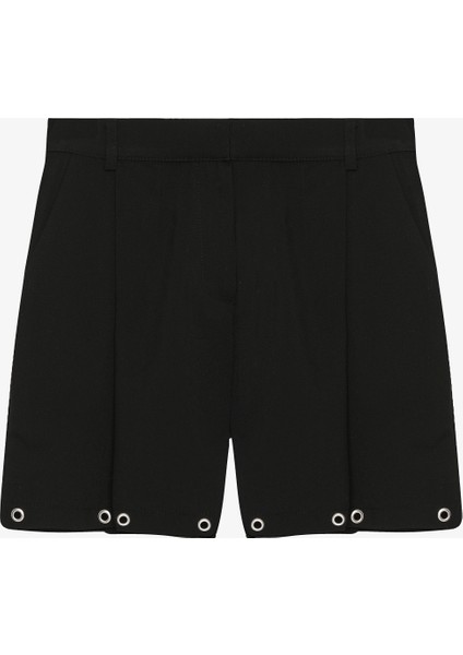 Kuş Gözü Aksesuarlı Önü Pileli Mini Şort Siyah modelleri