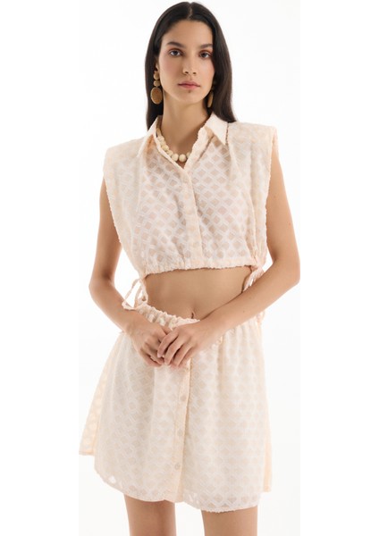 Düğmeli Dokulu Kolsuz Gömlek Ekru