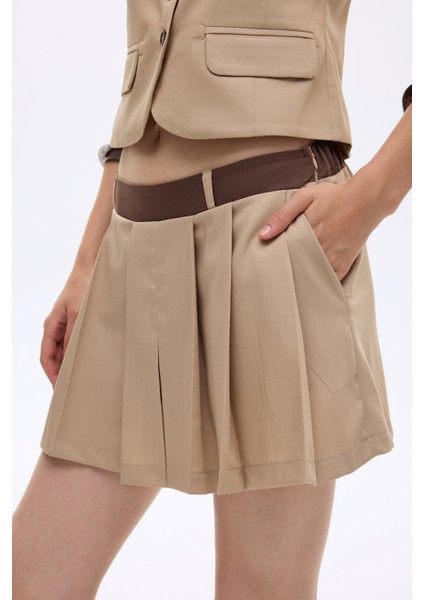 Kontrast Bel Pileli Mini Şort Etek Bej