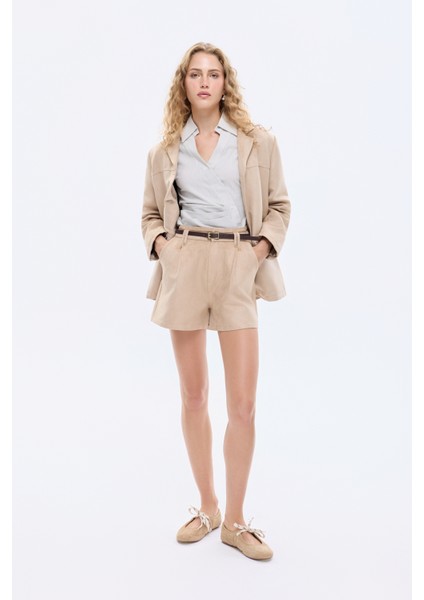 Süet Görünümlü Kemer Aksesuarlı Mini Şort Bej
