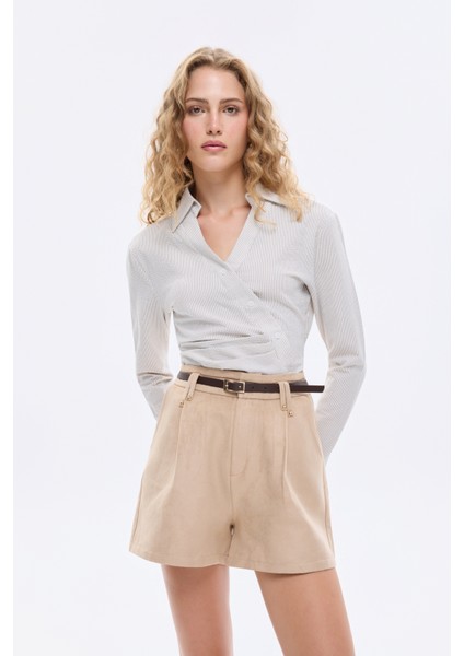 Süet Görünümlü Kemer Aksesuarlı Mini Şort Bej
