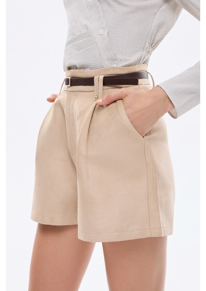 Süet Görünümlü Kemer Aksesuarlı Mini Şort Bej