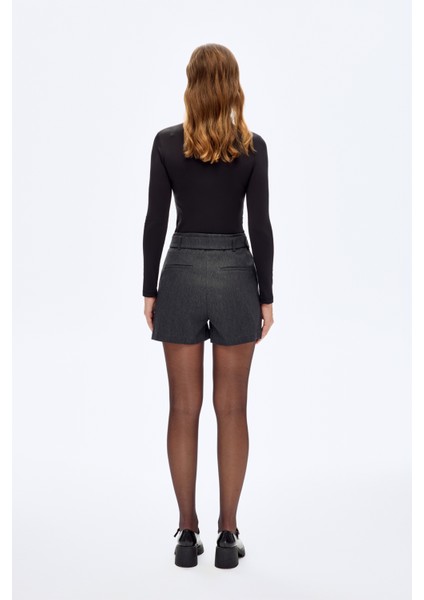 Tokalı Kemerli Pileli Mini Şort Antrasit