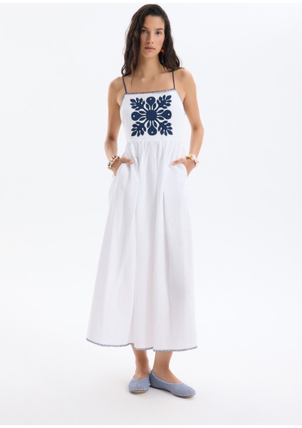 Önü Nakışlı Ince Askılı Keten Midi Boy Elbise Beyaz