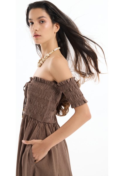 Kuş Gözü Bağlamalı Düşük Omuz Elbise Kahverengi