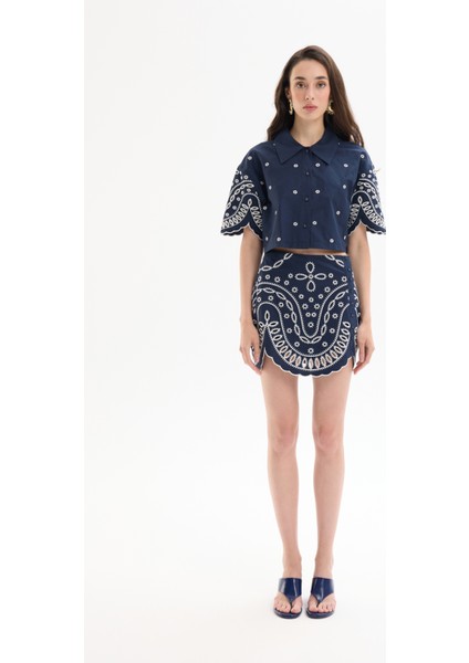 Mini Çiçek Işlemeli Kolları Nakışlı Gömlek Lacivert