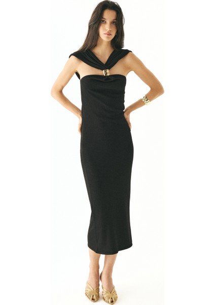 Gold Aksesuarlı Uzun Elbise Siyah