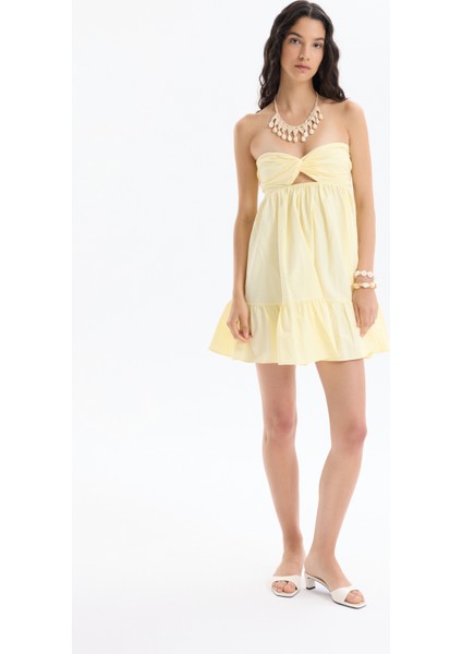 Önü Düğüm Detaylı Sırt Dekolteli Straplez Mini Elbise Sarı
