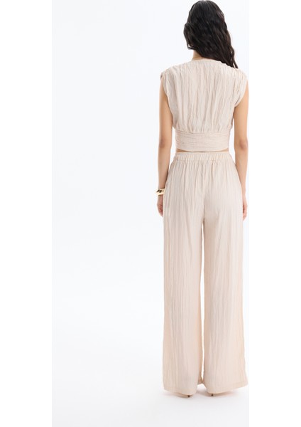 Kırışık Görünümlü Kolsuz Düğmeli Bluz Bej