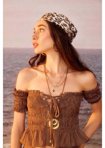 Kuş Gözü Bağlamalı Düşük Omuz Bluz Kahverengi