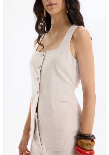 Kare Yaka Düğmeli Yelek Bluz Naturel