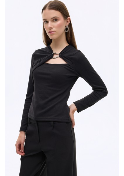 Halka Aksesuarlı Drapeli Asimetrik Yaka Bluz Siyah indirimleri