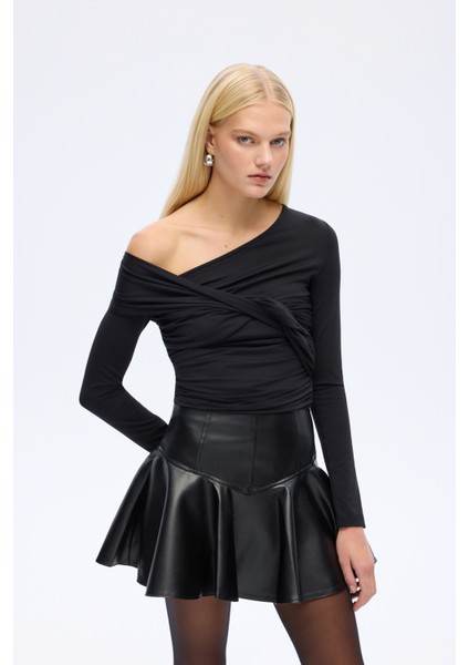 Drapeli Asimetrik Düğümlü Bluz Siyah fiyatları