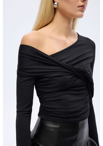Drapeli Asimetrik Düğümlü Bluz Siyah modelleri