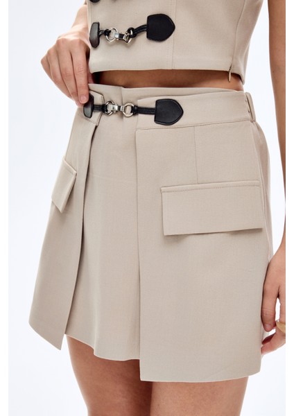 Toka Aksesuarlı Cepli Mini Etek Bej indirimleri