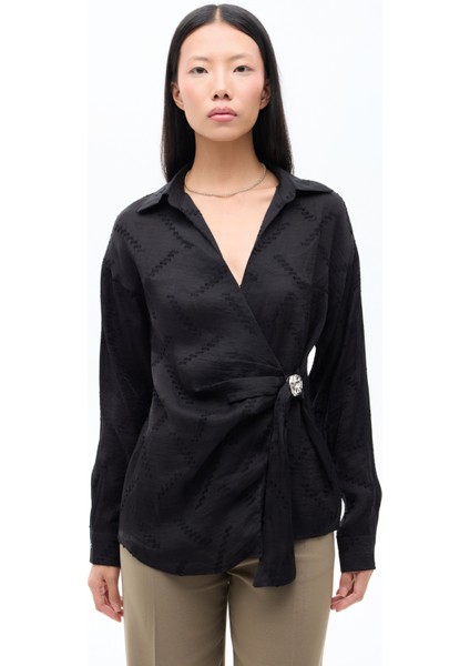 Toka Aksesuarlı Kruvaze Bluz Siyah fırsatları