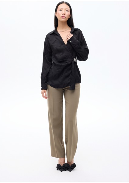 Toka Aksesuarlı Kruvaze Bluz Siyah indirimleri