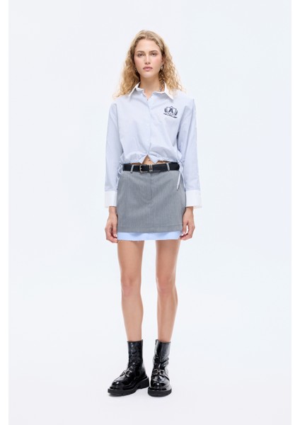 Çizgili Manşet Kol Arma Nakışlı Gömlek Mavi