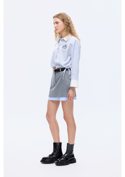 Çizgili Manşet Kol Arma Nakışlı Gömlek Mavi