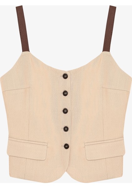 Kontrast Askılı Düğmeli Cep Detaylı Bluz Bej