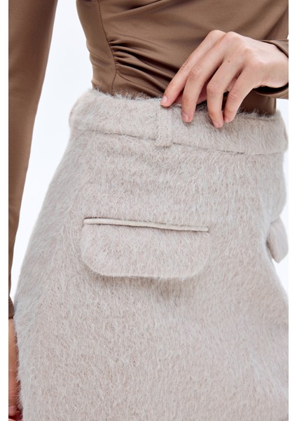 Cep Detaylı Tüylü Mini Etek Bej fırsatları