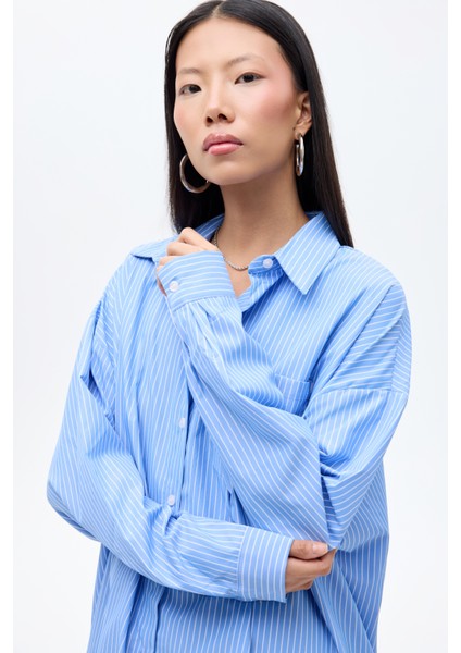Sırtı Yazı Baskılı Oversize Çizgili Gömlek Mavi indirimleri