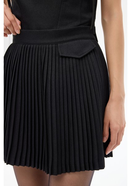 Kapak Cepli Pileli Mini Etek Siyah fırsatları