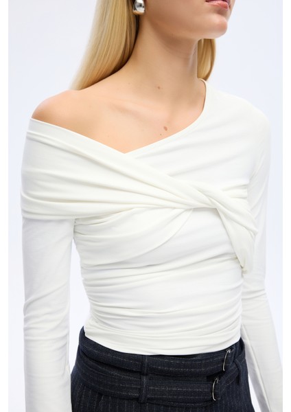 Drapeli Asimetrik Düğümlü Bluz Ekru modelleri