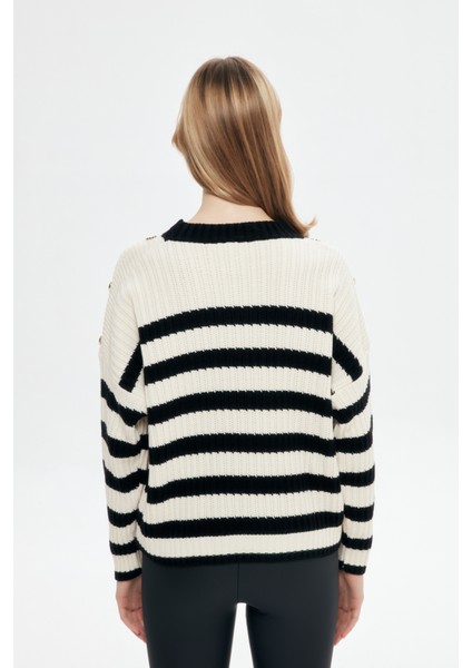 Omzu Düğmeli Çizgili Kazak Siyah