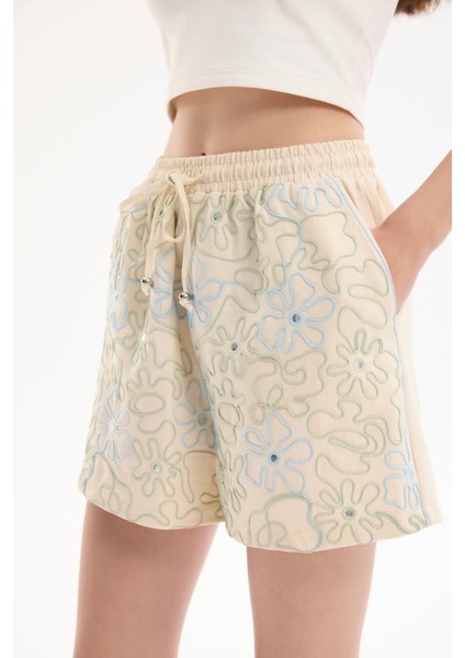 Renkli Nakış Işlemeli Beli Bağcıklı Mini Şort Naturel