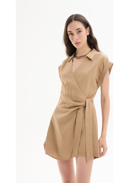 Kruvaze Yaka Beli Bağlamalı Şort Tulum Kahverengi