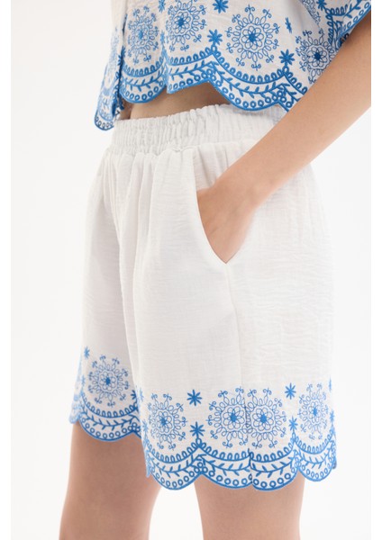 Nakış Detaylı Beli Lastikli Mini Şort Ekru