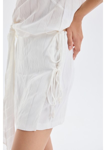 Ince Çizgili Bağlama Detaylı Şort Etek Ekru