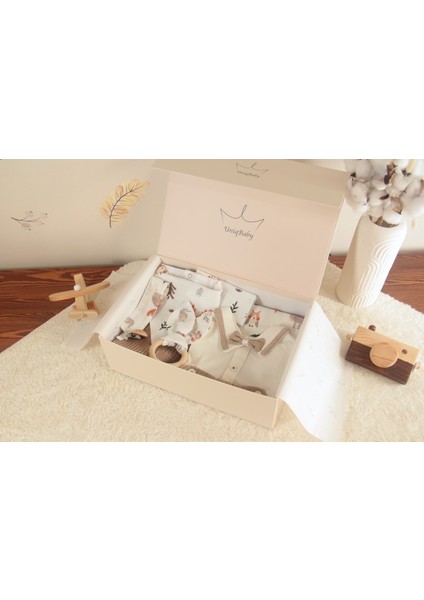 Orman Desenli %100 Pamuk 7 Parça Erkek Bebek Hediye Kutusu – Pike, Müslin Set ve Papyonlu Tulum