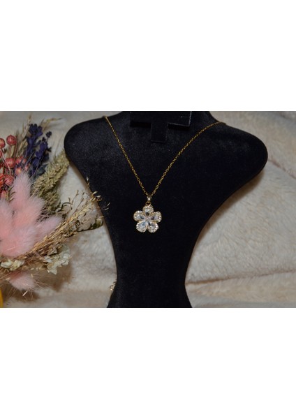 Şık Zirkon Taş Tasarımıyla Çelik Kolye modelleri