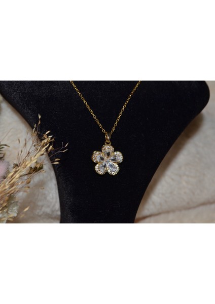 Şık Zirkon Taş Tasarımıyla Çelik Kolye fırsatları