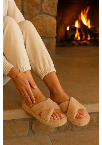 Kadın Peluş Ev Terliği – Şömine Serisi, Çapraz Bantlı, Ultra Yumuşak Konfor Taban fiyatları