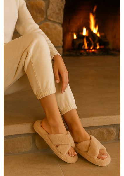 Kadın Peluş Ev Terliği – Şömine Serisi, Çapraz Bantlı, Ultra Yumuşak Konfor Taban modelleri