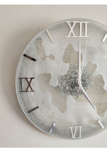 | El Yapımı Epoksi Duvar Saati 35 cm | Parlak Simli & Şeffaf Reçine | Lüks Modern Dekoratif Tasarım | Modern Ev Dekoru | Ev & Ofis Dekoru modelleri