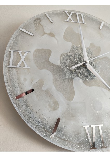 | El Yapımı Epoksi Duvar Saati 35 cm | Parlak Simli & Şeffaf Reçine | Lüks Modern Dekoratif Tasarım | Modern Ev Dekoru | Ev & Ofis Dekoru